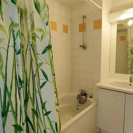 Grand Moderne En Centre-ville Avec Cuisine Equipee Et Coin Nuit Separe - Fr-1-234-331 아파트 코트레